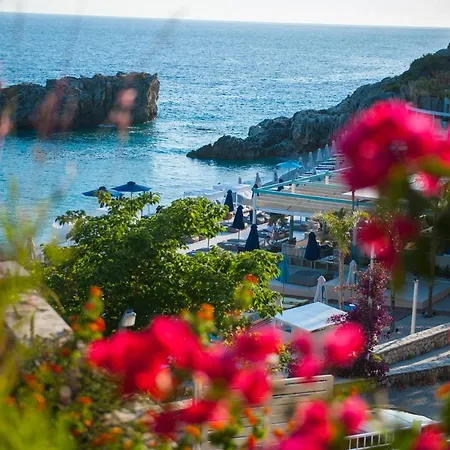 Folie Marine & Club Hotel