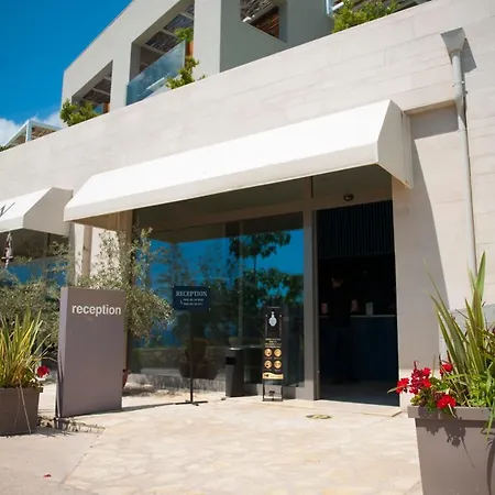 Folie Marine & Club מלון ג'אל