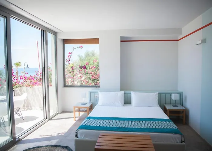 Folie Marine & Club Hotel
