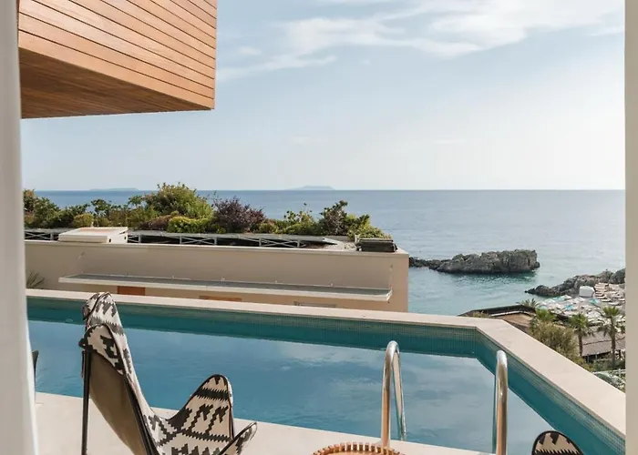 Folie Marine & Club Hotel